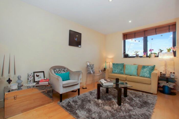 1 Bedroom Flat To Rent In Ginger Apartments, Cayenne Court, London, SE1