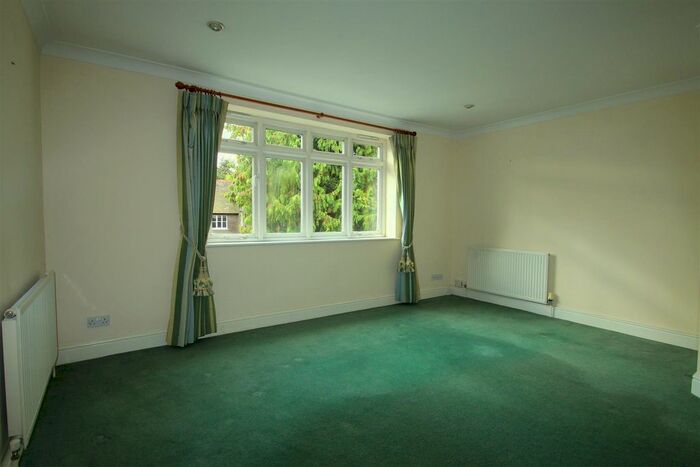 2 Bedroom Flat To Rent In Somers Road, Reigate RH2