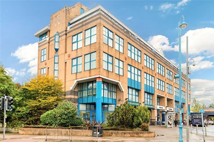 2 Bedroom Flat To Rent In Albany Gate, Darkes Lane, Potters Bar, Hertfordshire, EN6