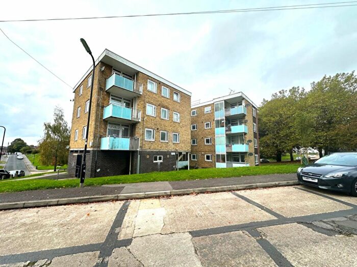 3 Bedroom Flat To Rent In Ellwood Avenue, Southampton, Hampshire, SO19