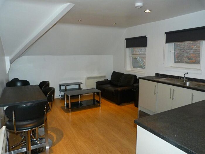 3 Bedroom Flat To Rent In St Mary Street, Cardiff, CF10