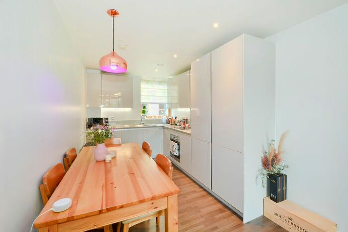 2 Bedroom Flat To Rent In Leeward Court, Yeoman Street, SE8