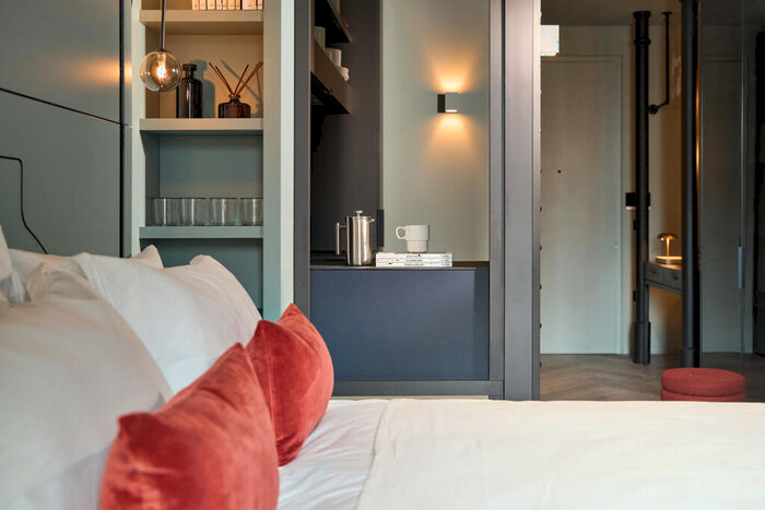 Studio To Rent In Haydon Way, London, SW11