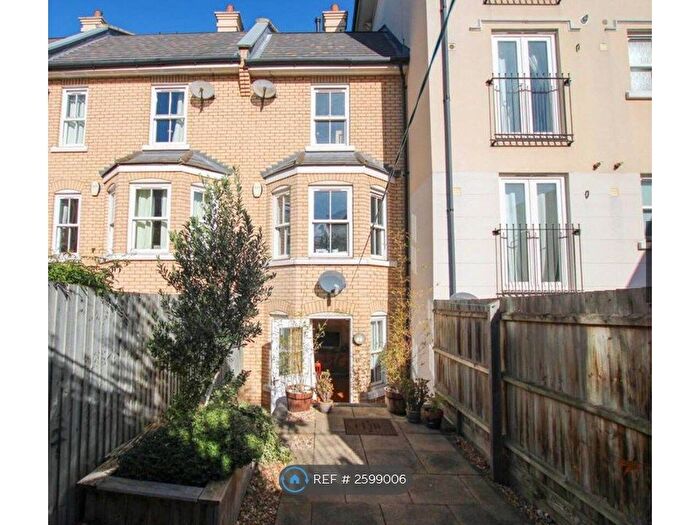 3 Bedroom Terraced House To Rent In St. Matthews Gardens, Cambridge, CB1