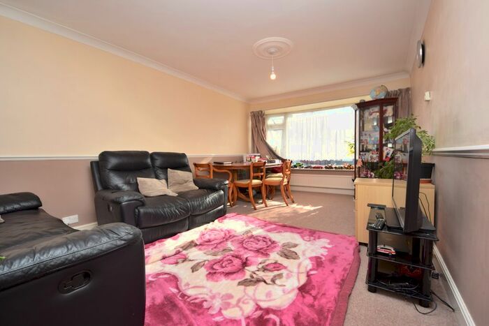 2 Bedroom Flat To Rent In Abbey Road, Newbury Park, IG2