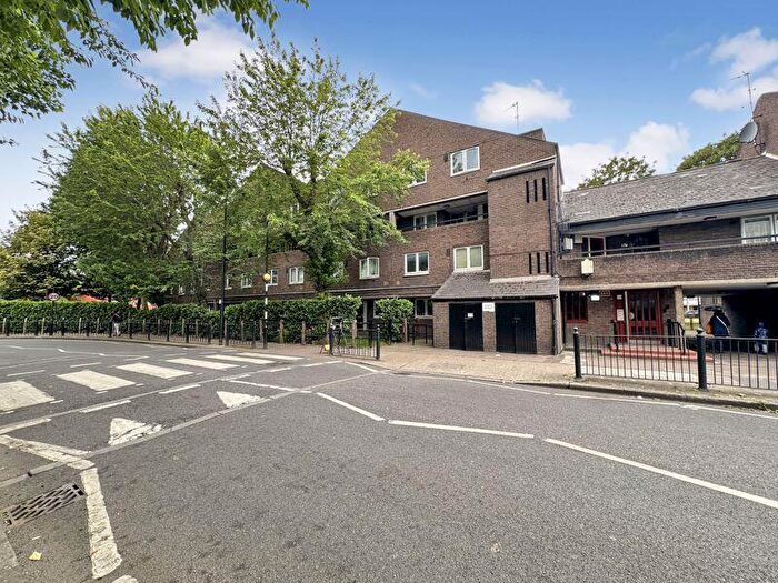 1 Bedroom Flat To Rent In Campbell Road, Bow, London, E3