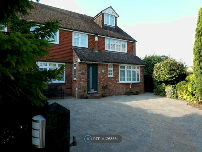 5 Bedroom Semi-Detached House To Rent In Piggottshill Lane, Harpenden AL5