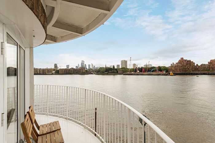 3 Bedroom Apartment To Rent In Bellamys Court, Abbotshade Road, SE16