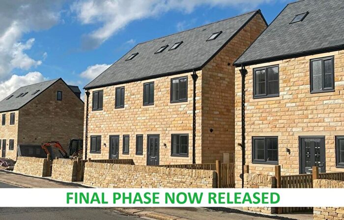 3 Bedroom Semi-Detached House For Sale In Woodland Court, Holmfirth, HD9