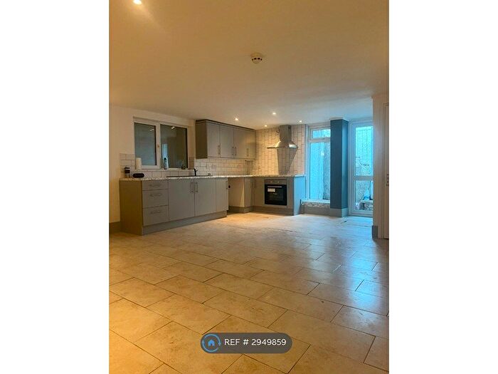 Studio To Rent In Compton Road, Leicester, LE3