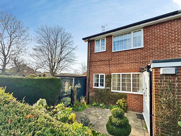 1 Bedroom Flat For Sale In Lambton Close, Crawcrook, NE40