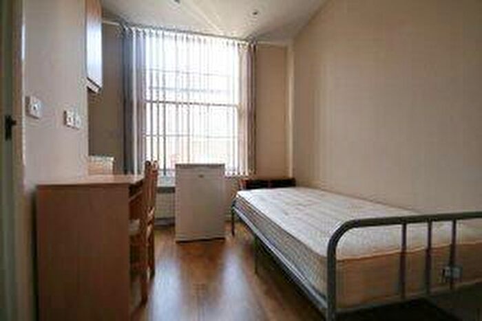 Flat To Rent In Offord Road, Islington, N1