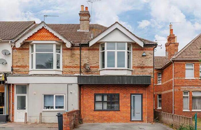2 Bedroom Detached House To Rent In Bournemouth Road – Two-Bedroom First Floor Apartment, BH14
