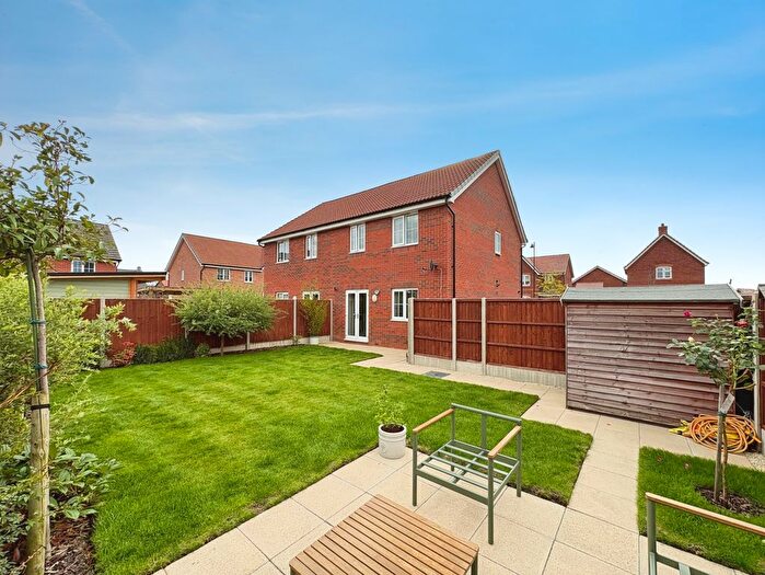 3 Bedroom Semi-Detached House For Sale In Aster Way, Witham St Hughs, LN6