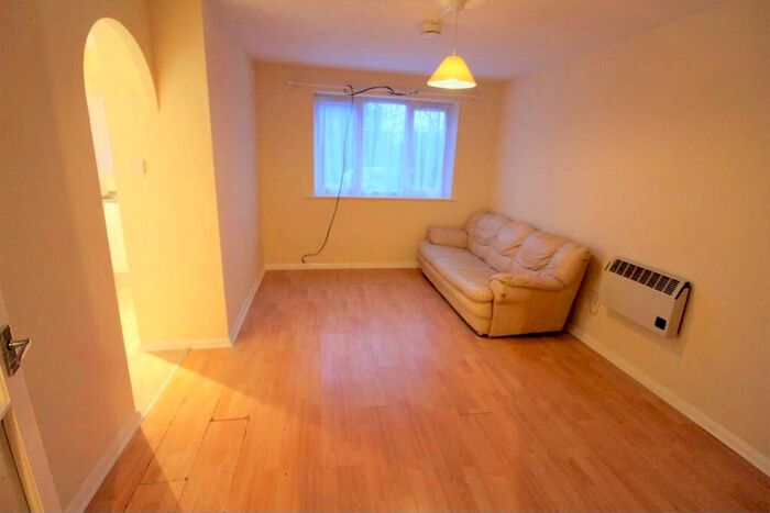 1 Bedroom Flat To Rent In Oakhill Road, Purfleet, RM19