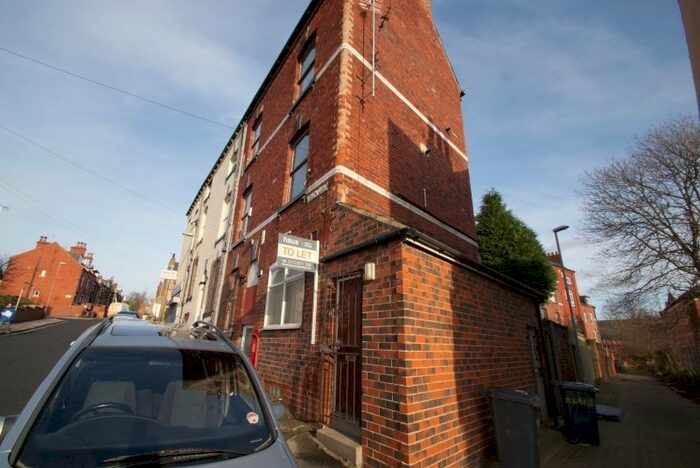 7 Bedroom End Of Terrace House To Rent In Delph Lane, Woodhouse, Leeds, LS6