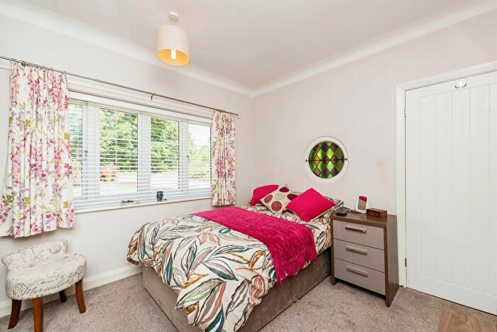 2 Bedroom Detached Bungalow For Sale In Lichfield Street, Fazeley, Tamworth, B78