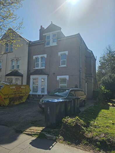 1 Bedroom Flat To Rent In Oliver Grove, South Norwood, SE25