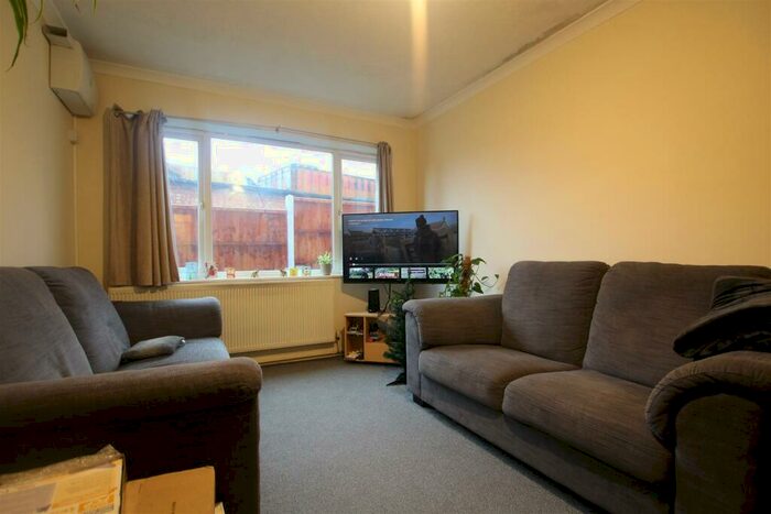 2 Bedroom Apartment To Rent In London Road, Oadby, Leicester, LE2