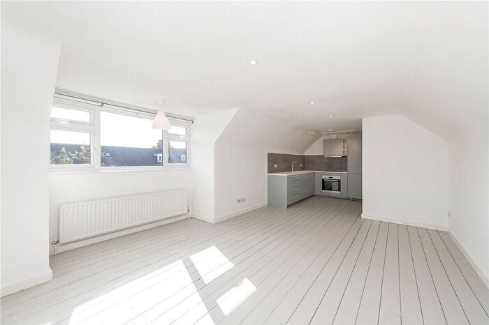 4 Bedroom Flat To Rent In Barcombe Avenue, London, SW2