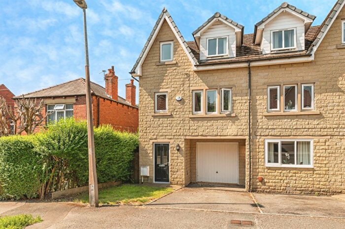 3 Bedroom Semi Detached House For Sale In Leyland Road, Birstall, Batley, WF17