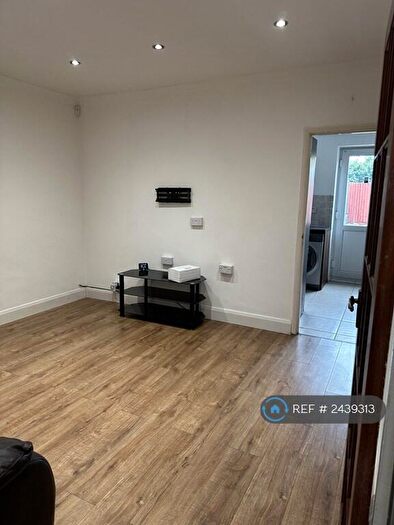 3 Bedroom Terraced House To Rent In Spencer Road, Slough, SL3