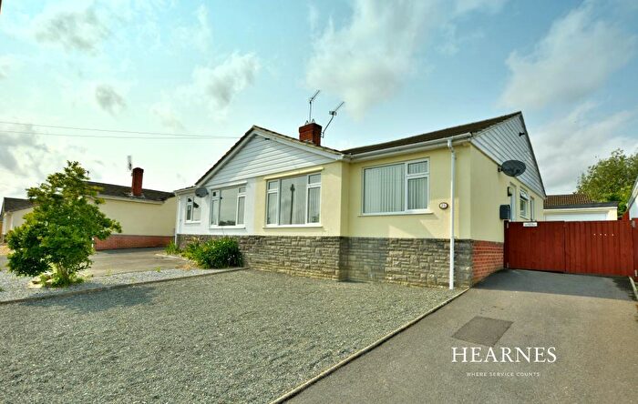 2 Bedroom Bungalow For Sale In Dales Drive, Colehill, Dorset, BH21