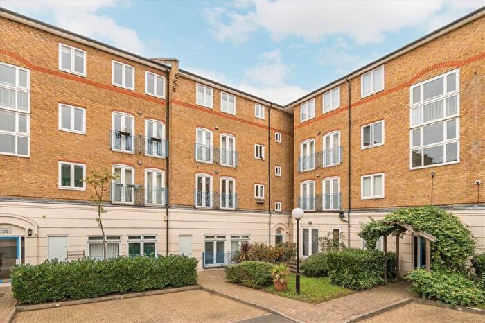 2 Bedroom Flat To Rent In Fuller Close, Bethnal Green, E2