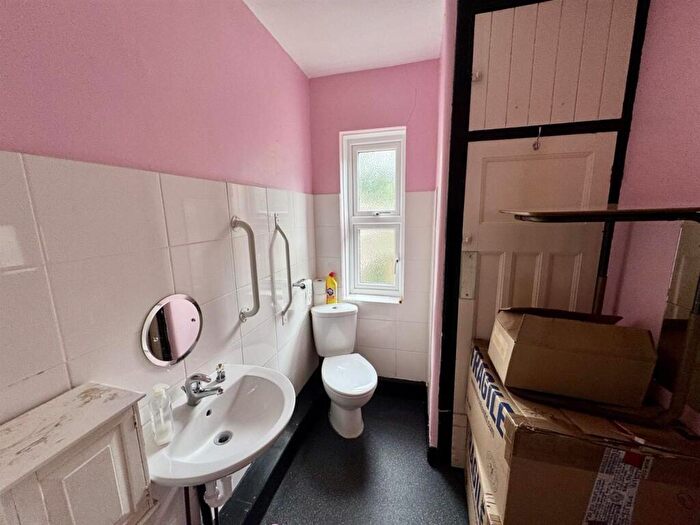 3 Bedroom Terraced House For Sale In Ockley Road, Croydon, CR0