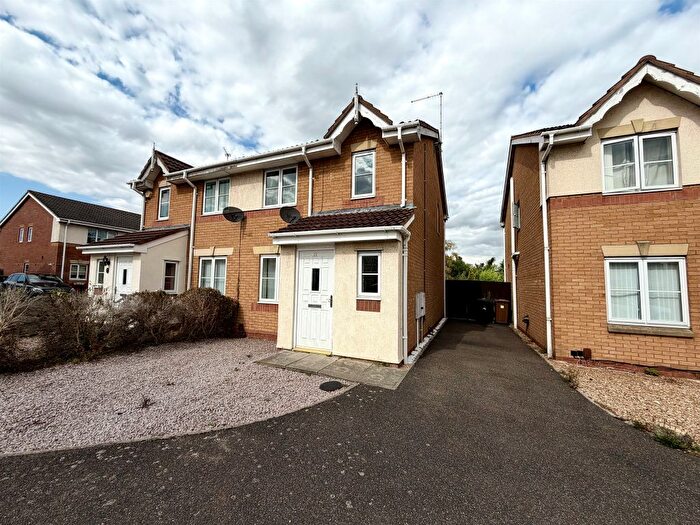3 Bedroom Semi-Detached House For Sale In Swan Gardens, Peterborough, PE1