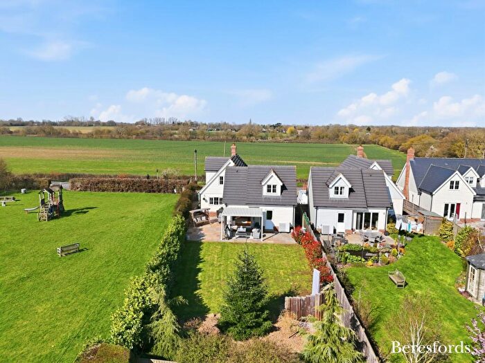 3 Bedroom Detached House For Sale In Evelyn Road, Willows Green, CM3