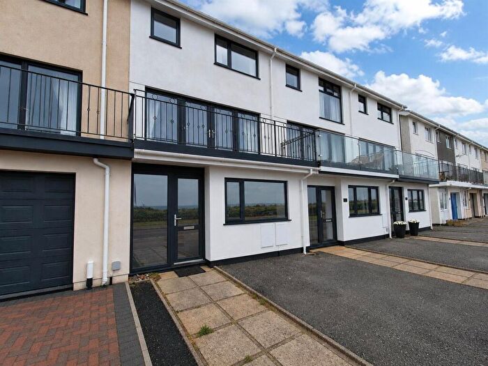 3 Bedroom Town House For Sale In Victoria Parade, Pwllheli, LL53