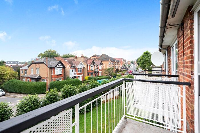 1 Bedroom Flat To Rent In Victoria Grove, London, N12