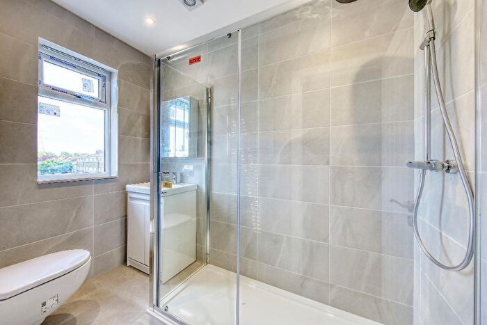 3 Bedroom Flat To Rent In Malden Road, Worcester Park, KT4