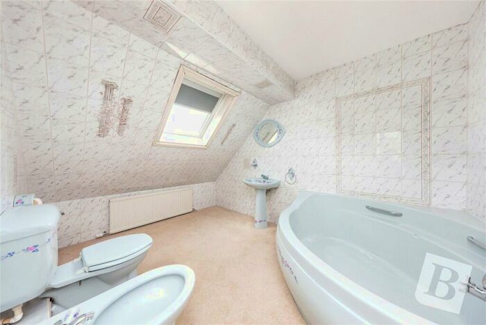 5 Bedroom Detached House To Rent In Ayloffs Close, Emerson Park, RM11