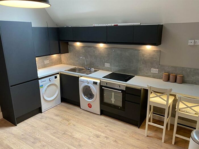 3 Bedroom Flat To Rent In Whiteladies Road, Clifton, BS8