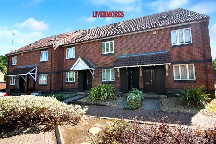 2 Bedroom Flat For Sale In Heatherbank Close, Crayford, DA1