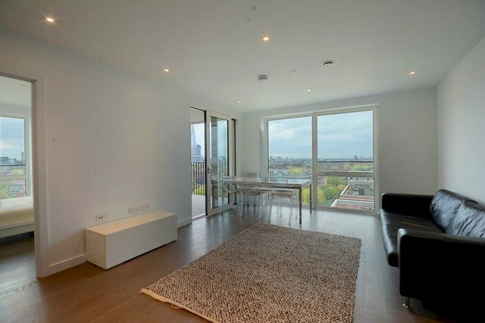 2 Bedroom Flat To Rent In Sayer Street, Elephant And Castle, London, SE17