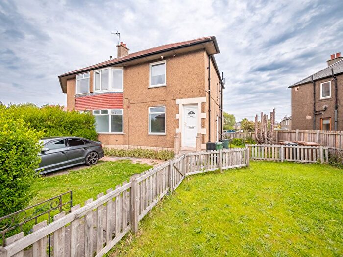 2 Bedroom Flat For Sale In Colinton Mains Drive, Colinton, Edinburgh, EH13