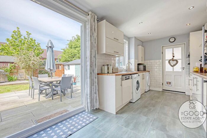 3 Bedroom Semi-Detached House For Sale In Thistle Mead, Loughton, IG10