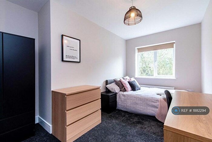 6 Bedroom Semi-Detached House To Rent In Beeston Road, Nottingham, NG7