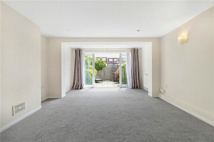 2 Bedroom Semi-Detached House To Rent In Carlyle Road, Ealing, W5