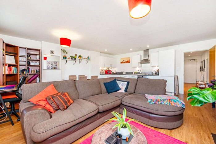 1 Bedroom Flat To Rent In Meath Crescent, Bethnal Green, London, E2