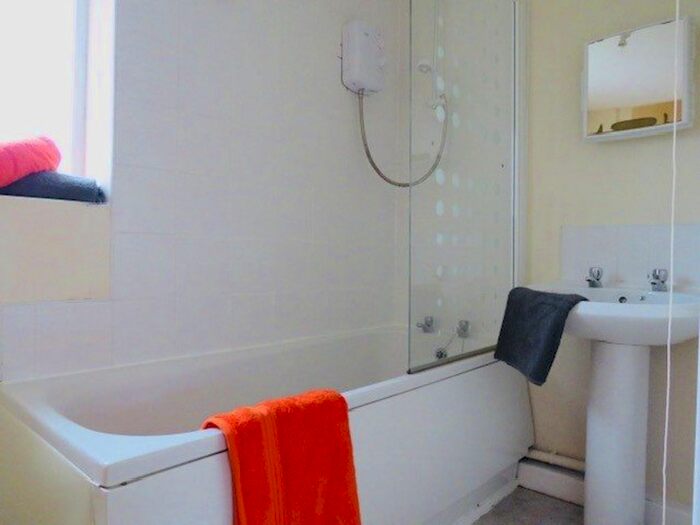 1 Bedroom Flat To Rent In St Gabriels Mews, Middleton, M24