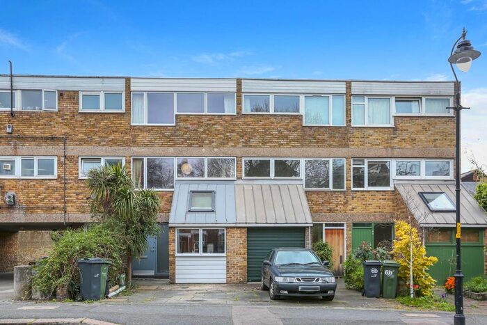4 Bedroom Town House To Rent In Flodden Road, London, SE5