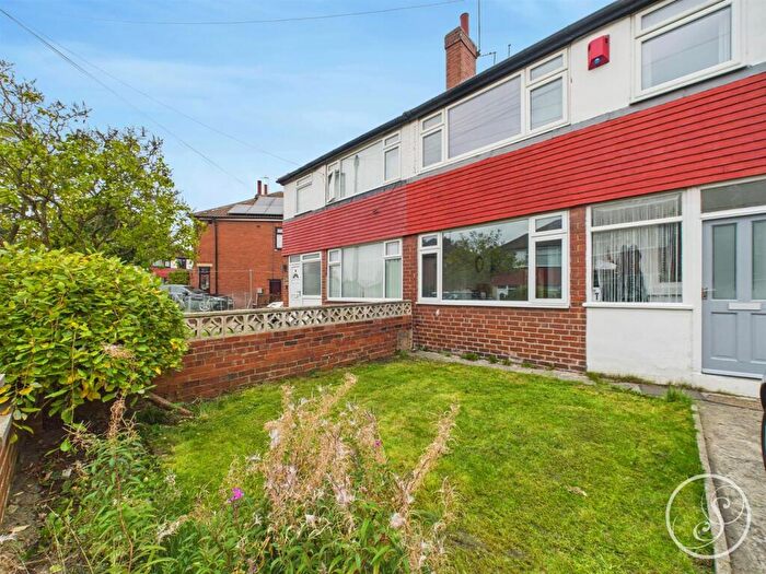 3 Bedroom Semi-Detached House To Rent In Foxwood Close, Leeds, LS8