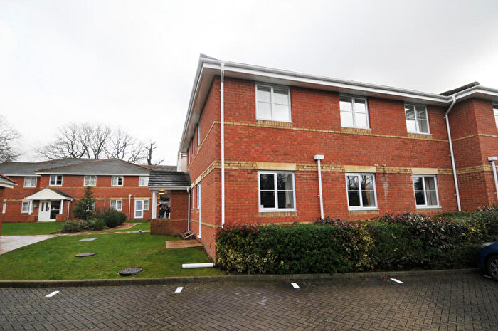 2 Bedroom Flat To Rent In Tinsley Lane, Three Bridges, Crawley, RH10