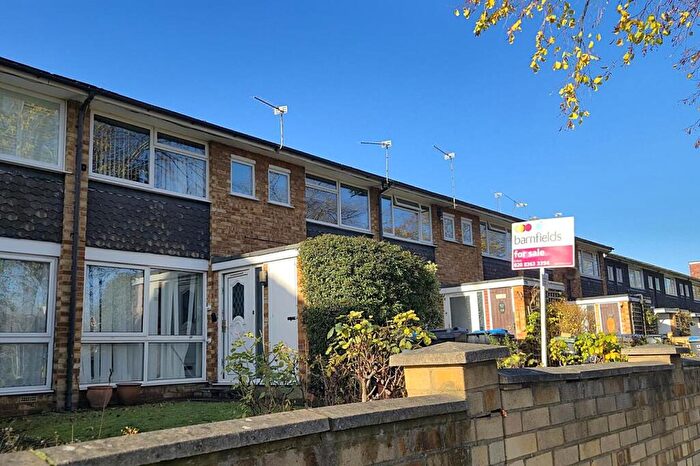2 Bedroom Flat For Sale In Chase Side, Enfield, EN2
