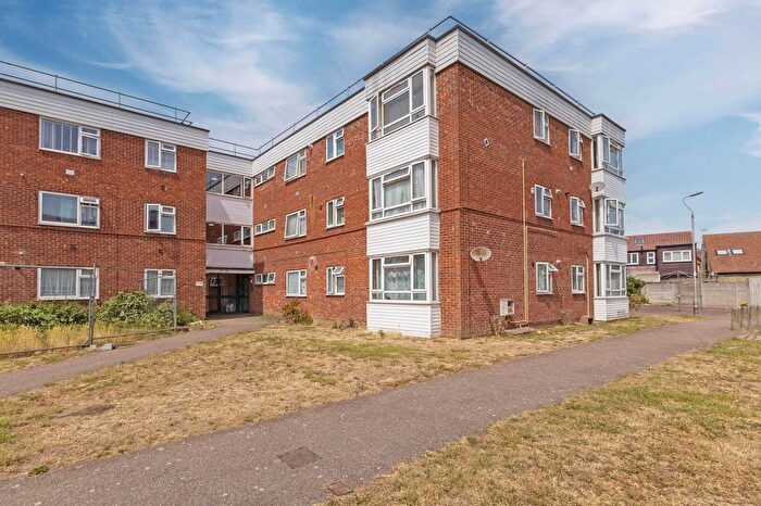 2 Bedroom Flat For Sale In Crown Meadow, Colnbrook, SL3