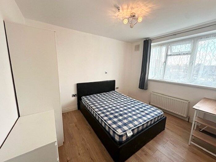 Studio To Rent In Montrose Avenue, Edgware, Greater London, HA8